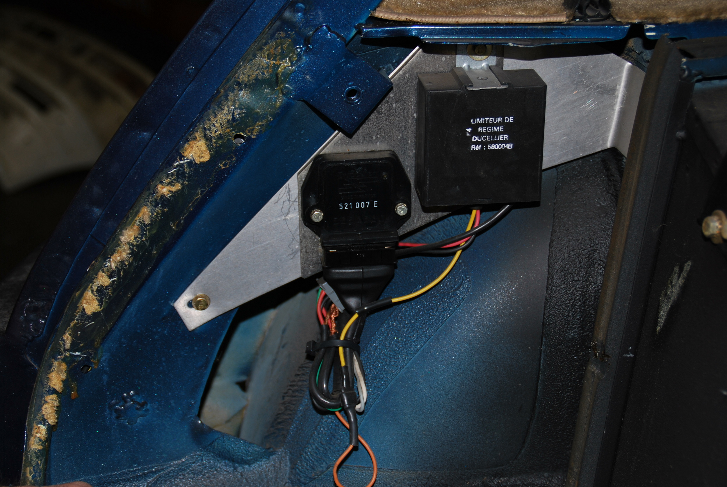 Drehzahlbegrenzer hinten links