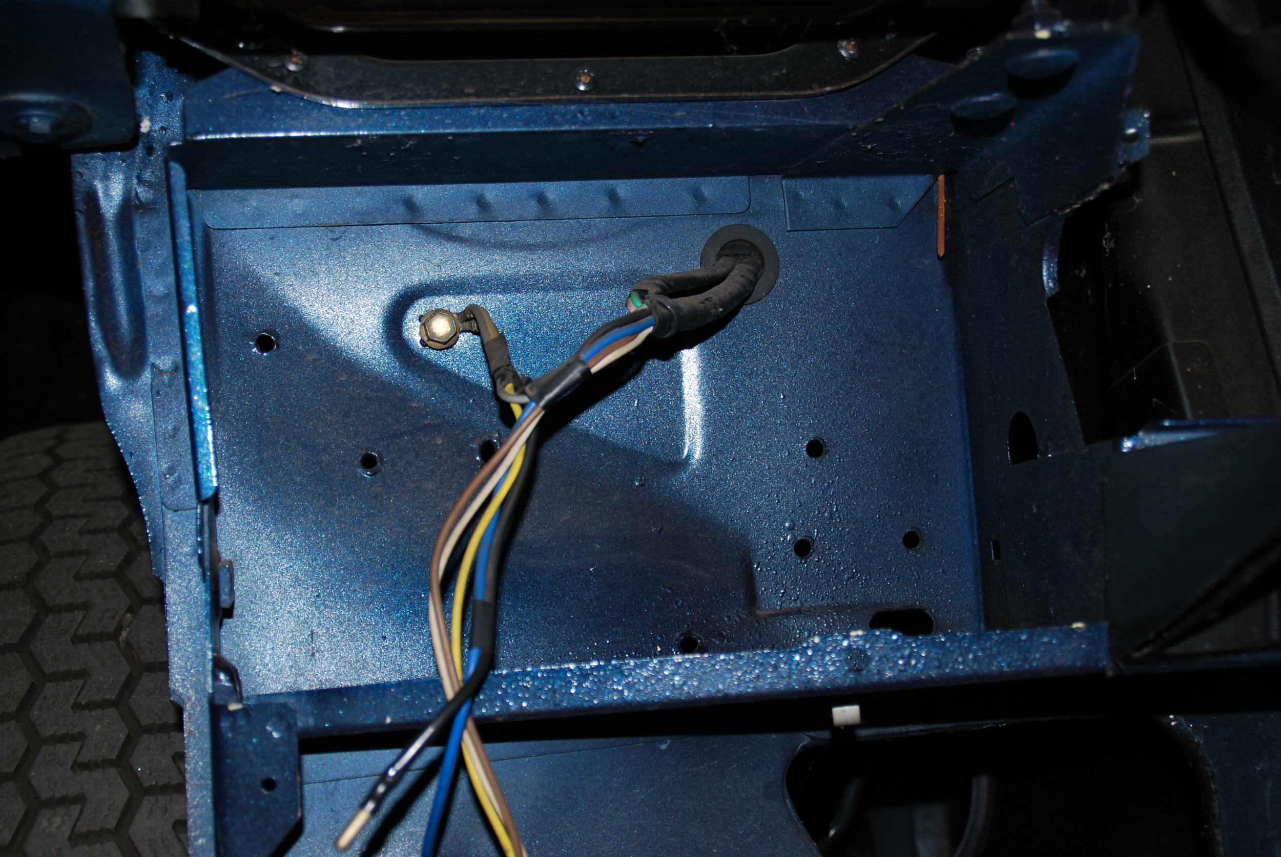 Front rechts unter Scheinwerfer