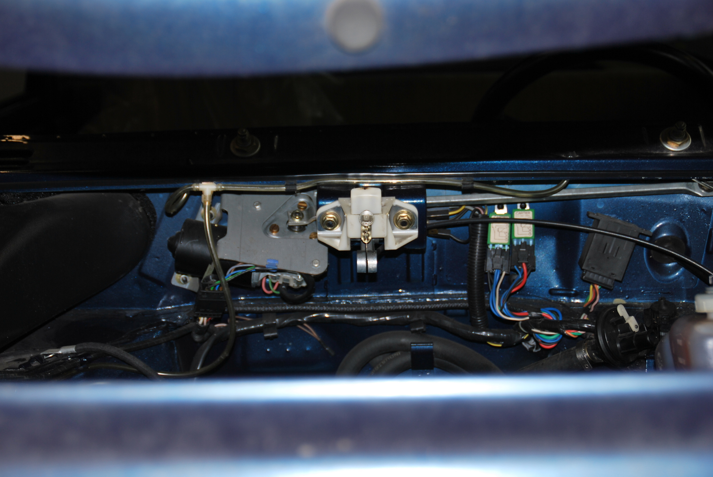 Haubenschloß, Relais, Scheibenwischergestänge